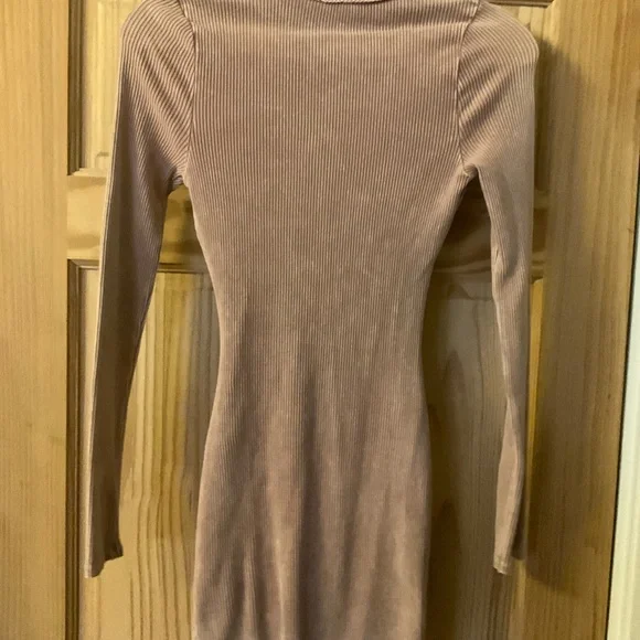 Ribbed Long Sleeve Dress with Ruched Detail NWOT - Picture 3 of 3